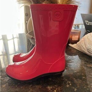 Girl’s Red Ugg rain boots size 13